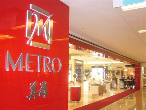 metro paragon store hours